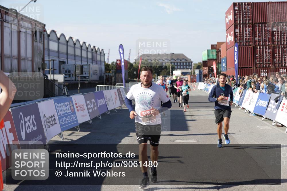 03.10.2025 - Köhlbrandbrückenlauf Jannik Wohlers http://msf.ph/oto/9061480 03.10.2025 13:13:23 Ziel 4191, 4223, 4324, 4373, 4383, 4448, 4463, 4513, 4583, 4853, 5025, 5034, 5204, 5261, 5358, 5852, 6788, 6789, 6818 meine-sportfotos.de