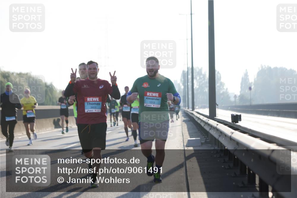 03.10.2025 - Köhlbrandbrückenlauf Jannik Wohlers http://msf.ph/oto/9061491 03.10.2025 09:15:06 Position 3 1213, 3603 meine-sportfotos.de