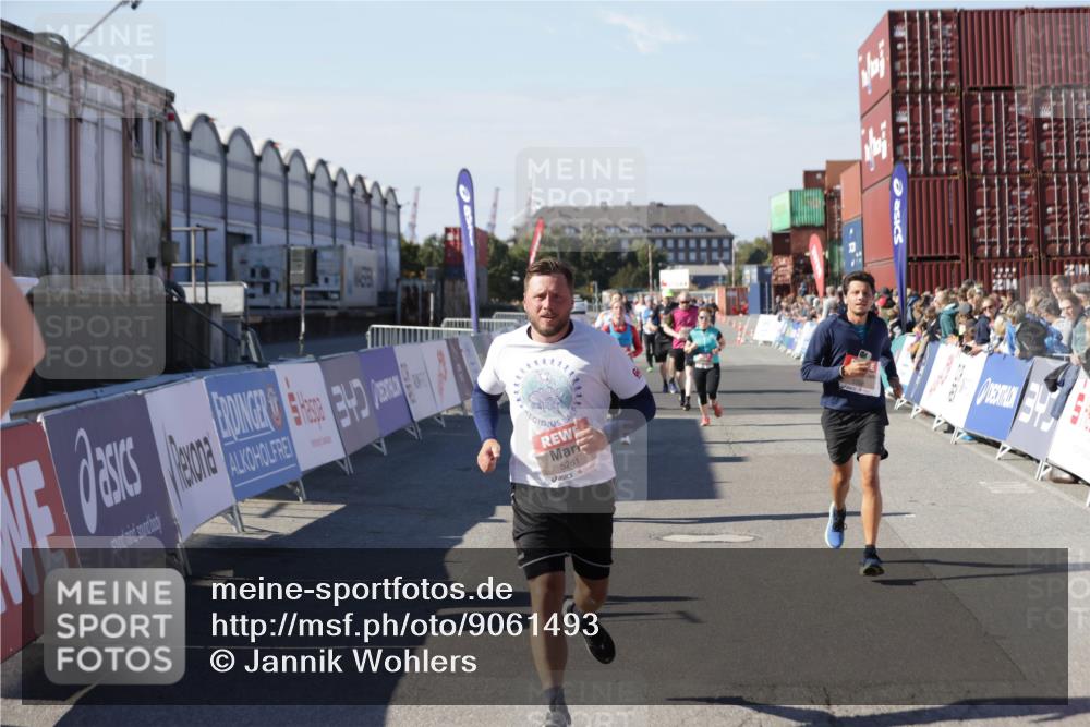 03.10.2025 - Köhlbrandbrückenlauf Jannik Wohlers http://msf.ph/oto/9061493 03.10.2025 13:13:23 Ziel 4191, 4223, 4324, 4373, 4383, 4448, 4463, 4513, 4583, 4853, 5025, 5034, 5204, 5261, 5358, 5852, 6788, 6789, 6818 meine-sportfotos.de
