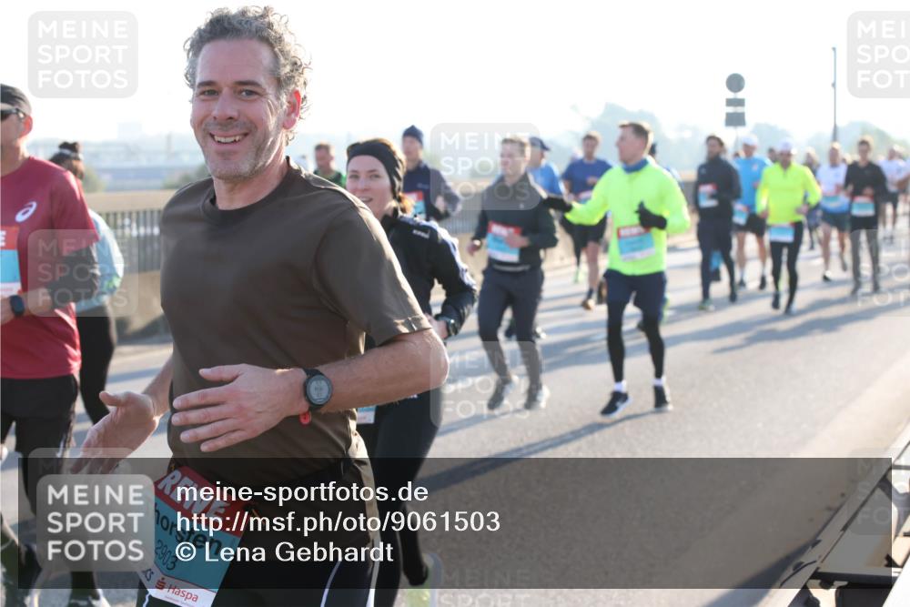 03.10.2025 - Köhlbrandbrückenlauf Lena Gebhardt http://msf.ph/oto/9061503 03.10.2025 09:19:47 Position 1 2903 meine-sportfotos.de
