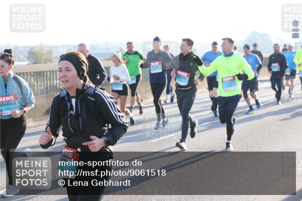 03.10.2025 - Köhlbrandbrückenlauf Lena Gebhardt http://msf.ph/oto/9061518 03.10.2025 09:19:47 Position 1 3362, 79 meine-sportfotos.de
