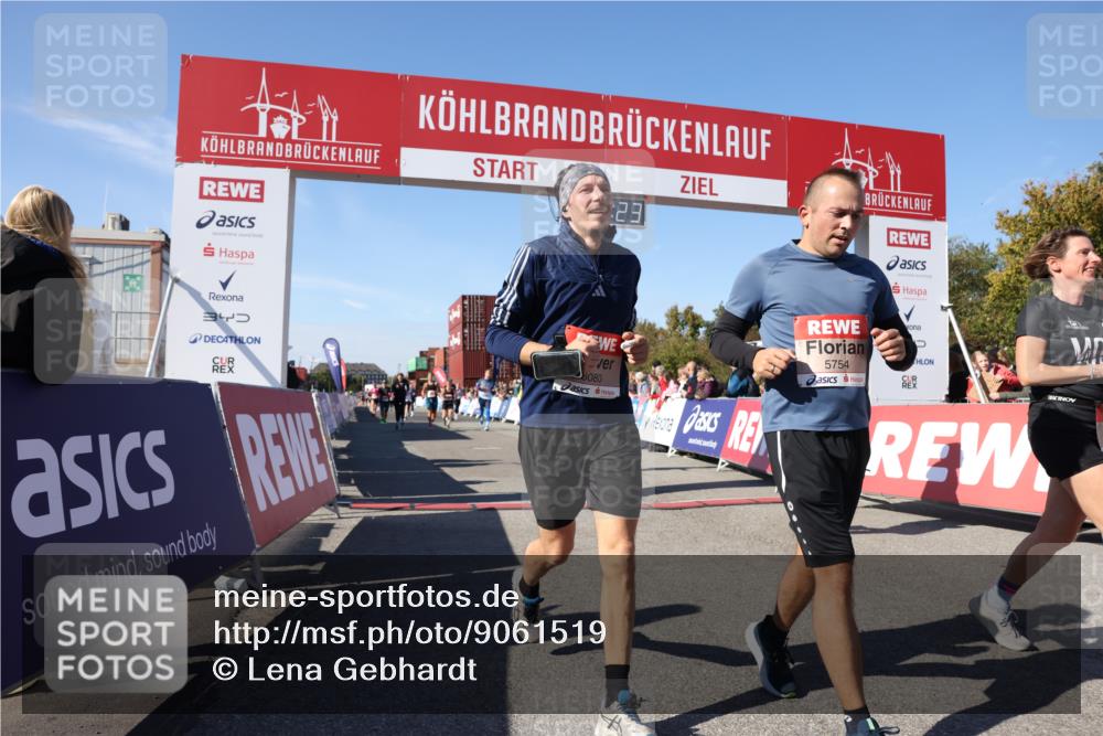 03.10.2025 - Köhlbrandbrückenlauf Lena Gebhardt http://msf.ph/oto/9061519 03.10.2025 13:11:23 Ziel 4135, 4293, 4315, 4325, 4521, 4597, 4999, 5145, 5258, 5522, 5754, 5939, 6028, 6080, 6680, 6685, 6686, 6726, 6727, 6751 meine-sportfotos.de