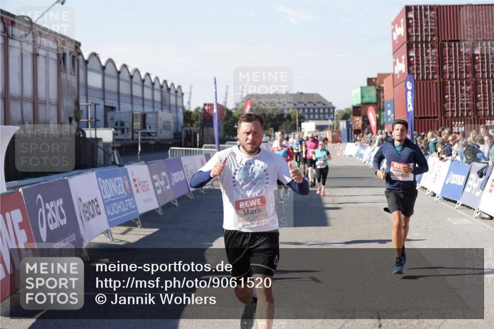 03.10.2025 - Köhlbrandbrückenlauf Jannik Wohlers http://msf.ph/oto/9061520 03.10.2025 13:13:24 Ziel 4191, 4223, 4324, 4373, 4383, 4448, 4463, 4513, 4583, 4853, 5034, 5204, 5261, 5358, 5852, 6788, 6789, 6818 meine-sportfotos.de