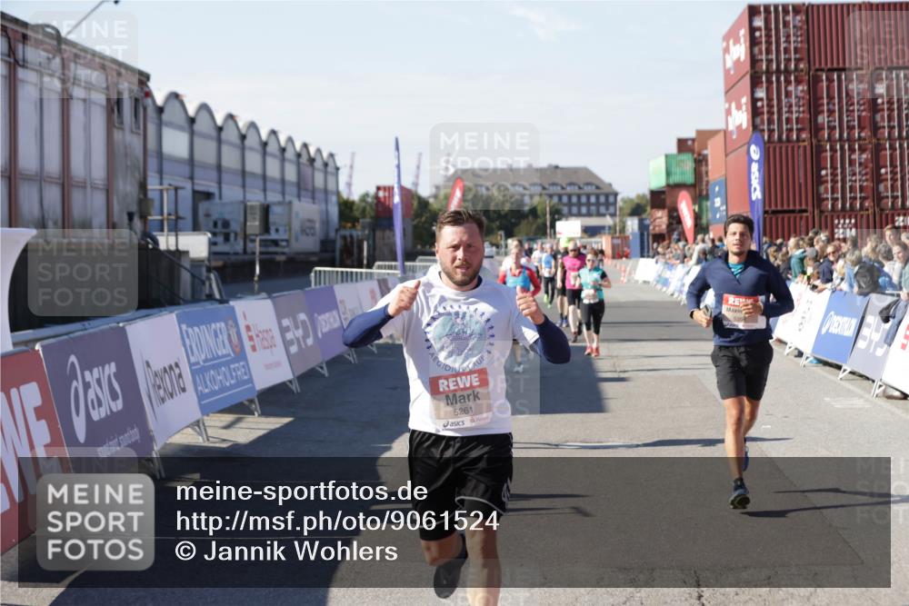 03.10.2025 - Köhlbrandbrückenlauf Jannik Wohlers http://msf.ph/oto/9061524 03.10.2025 13:13:24 Ziel 4191, 4223, 4324, 4373, 4383, 4448, 4463, 4513, 4583, 4853, 5034, 5204, 5261, 5358, 5852, 6788, 6789, 6818 meine-sportfotos.de