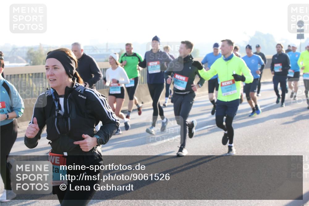 03.10.2025 - Köhlbrandbrückenlauf Lena Gebhardt http://msf.ph/oto/9061526 03.10.2025 09:19:47 Position 1 79 meine-sportfotos.de