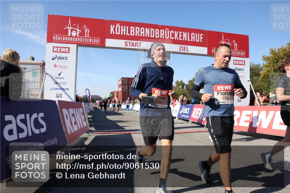 03.10.2025 - Köhlbrandbrückenlauf Lena Gebhardt http://msf.ph/oto/9061530 03.10.2025 13:11:23 Ziel 4135, 4293, 4315, 4325, 4521, 4597, 4999, 5145, 5258, 5522, 5754, 5939, 6028, 6080, 6680, 6685, 6686, 6726, 6727, 6751 meine-sportfotos.de