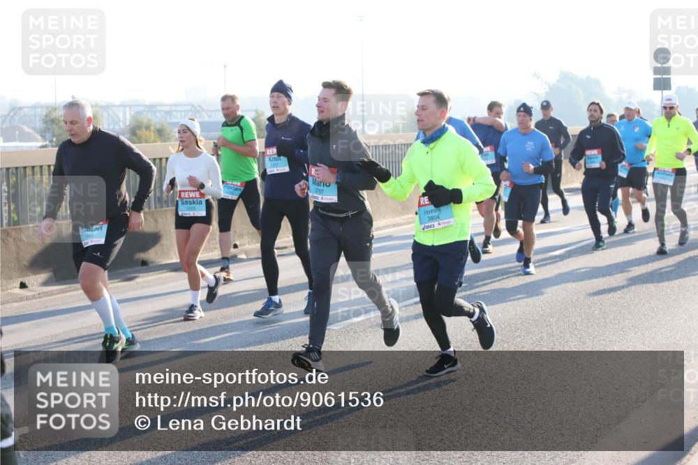03.10.2025 - Köhlbrandbrückenlauf Lena Gebhardt http://msf.ph/oto/9061536 03.10.2025 09:19:48 Position 1 1450, 1203, 2711, 1257, 2767, 3804, 07 meine-sportfotos.de