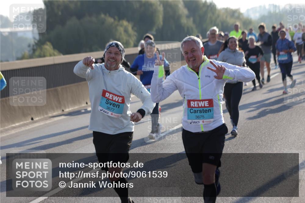 03.10.2025 - Köhlbrandbrückenlauf Jannik Wohlers http://msf.ph/oto/9061539 03.10.2025 09:23:03 Position 3 3677, 3675 meine-sportfotos.de