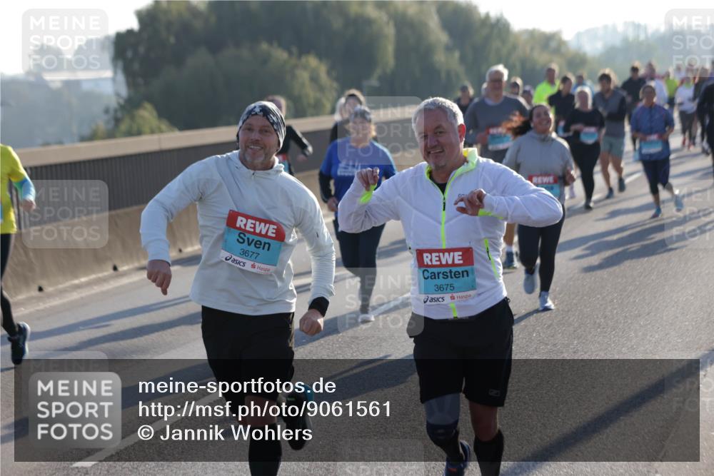 03.10.2025 - Köhlbrandbrückenlauf Jannik Wohlers http://msf.ph/oto/9061561 03.10.2025 09:23:03 Position 3 3677, 3675 meine-sportfotos.de