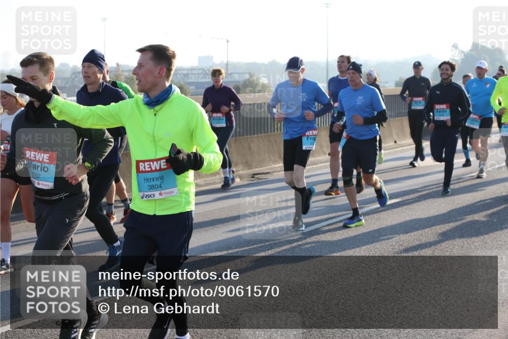 03.10.2025 - Köhlbrandbrückenlauf Lena Gebhardt http://msf.ph/oto/9061570 03.10.2025 09:19:49 Position 1 2767, 3804 meine-sportfotos.de