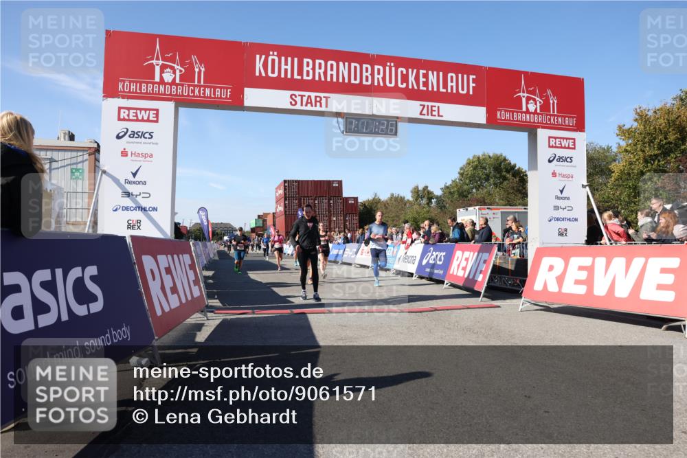 03.10.2025 - Köhlbrandbrückenlauf Lena Gebhardt http://msf.ph/oto/9061571 03.10.2025 13:11:27 Ziel 4293, 4315, 4325, 4427, 4501, 4597, 4999, 5145, 5754, 5794, 5939, 6028, 6080, 6563, 6680, 6685, 6686, 6690, 6691, 6726 meine-sportfotos.de