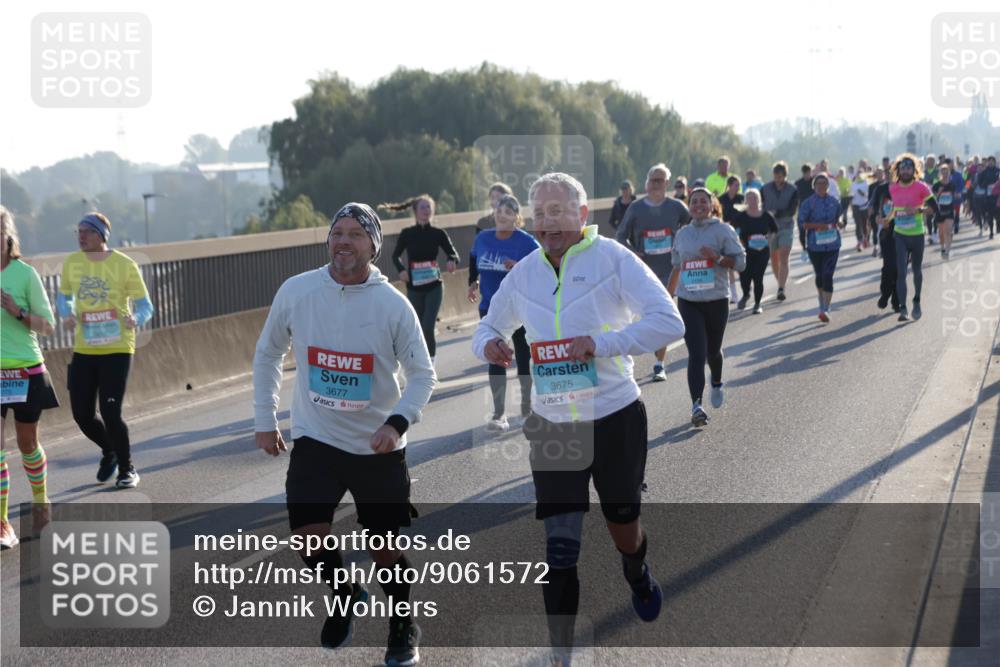 03.10.2025 - Köhlbrandbrückenlauf Jannik Wohlers http://msf.ph/oto/9061572 03.10.2025 09:23:03 Position 3 3677, 3675 meine-sportfotos.de