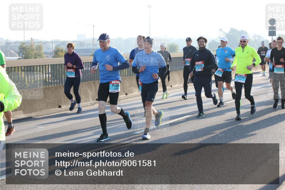 03.10.2025 - Köhlbrandbrückenlauf Lena Gebhardt http://msf.ph/oto/9061581 03.10.2025 09:19:49 Position 1  meine-sportfotos.de