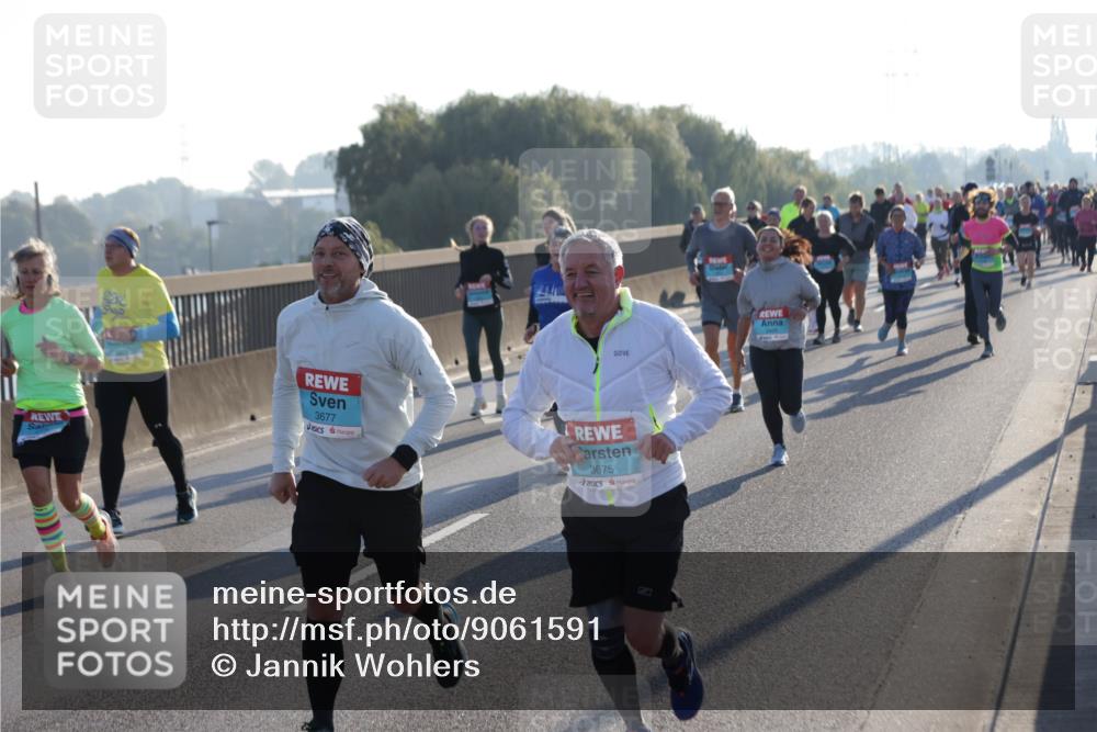 03.10.2025 - Köhlbrandbrückenlauf Jannik Wohlers http://msf.ph/oto/9061591 03.10.2025 09:23:03 Position 3 3677, 3675 meine-sportfotos.de