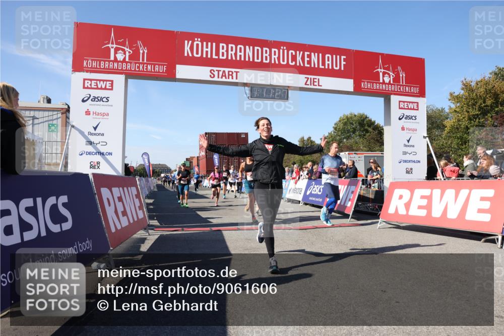 03.10.2025 - Köhlbrandbrückenlauf Lena Gebhardt http://msf.ph/oto/9061606 03.10.2025 13:11:28 Ziel 4293, 4315, 4325, 4427, 4501, 4597, 4999, 5145, 5754, 5794, 5939, 6028, 6080, 6563, 6680, 6685, 6686, 6690, 6691, 6726 meine-sportfotos.de