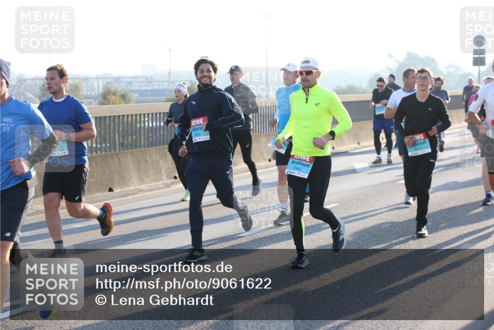 03.10.2025 - Köhlbrandbrückenlauf Lena Gebhardt http://msf.ph/oto/9061622 03.10.2025 09:19:50 Position 1 2015, 2, 0, 2950, 3411, 2942 meine-sportfotos.de