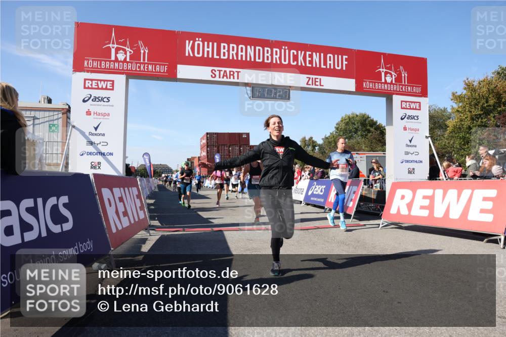 03.10.2025 - Köhlbrandbrückenlauf Lena Gebhardt http://msf.ph/oto/9061628 03.10.2025 13:11:28 Ziel 4293, 4315, 4325, 4427, 4501, 4597, 4999, 5145, 5754, 5794, 5939, 6028, 6080, 6563, 6680, 6685, 6686, 6690, 6691, 6726 meine-sportfotos.de