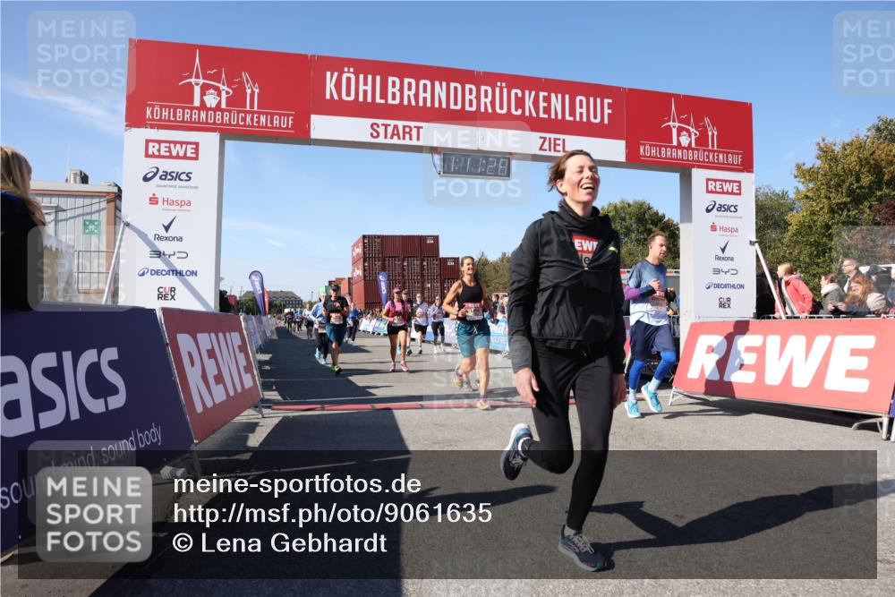 03.10.2025 - Köhlbrandbrückenlauf Lena Gebhardt http://msf.ph/oto/9061635 03.10.2025 13:11:28 Ziel 4293, 4315, 4325, 4427, 4501, 4597, 4999, 5145, 5754, 5794, 5939, 6028, 6080, 6563, 6680, 6685, 6686, 6690, 6691, 6726 meine-sportfotos.de