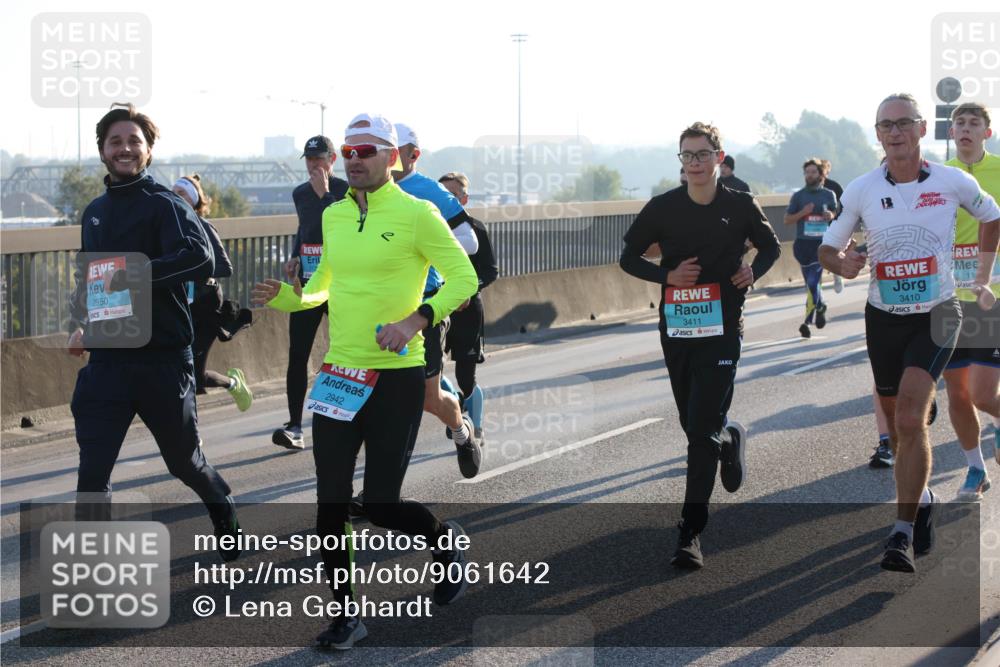 03.10.2025 - Köhlbrandbrückenlauf Lena Gebhardt http://msf.ph/oto/9061642 03.10.2025 09:19:51 Position 1 2950, 2942, 3411, 3410, 11 meine-sportfotos.de