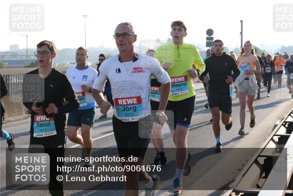 03.10.2025 - Köhlbrandbrückenlauf Lena Gebhardt http://msf.ph/oto/9061676 03.10.2025 09:19:52 Position 1 3411, 3410, 1335, 1111 meine-sportfotos.de