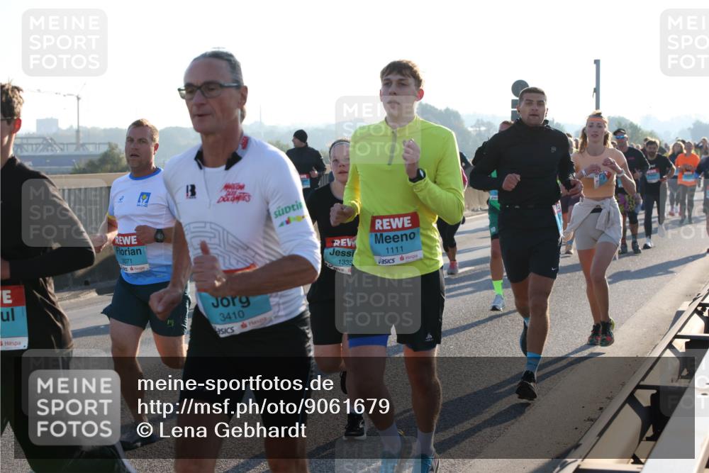 03.10.2025 - Köhlbrandbrückenlauf Lena Gebhardt http://msf.ph/oto/9061679 03.10.2025 09:19:52 Position 1 3071, 3410, 1335, 1111 meine-sportfotos.de