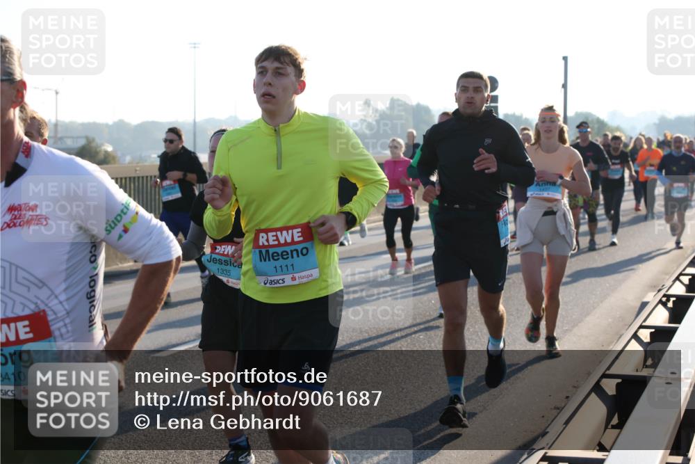 03.10.2025 - Köhlbrandbrückenlauf Lena Gebhardt http://msf.ph/oto/9061687 03.10.2025 09:19:52 Position 1 5, 3410, 1335, 1111, 1437 meine-sportfotos.de
