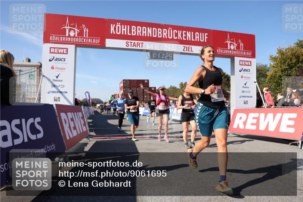 03.10.2025 - Köhlbrandbrückenlauf Lena Gebhardt http://msf.ph/oto/9061695 03.10.2025 13:11:30 Ziel 4158, 4293, 4315, 4325, 4427, 4501, 4597, 4617, 4799, 4999, 5145, 5754, 5794, 5939, 6028, 6080, 6563, 6680, 6690, 6691, 6726 meine-sportfotos.de