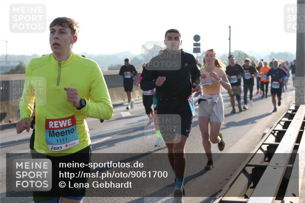 03.10.2025 - Köhlbrandbrückenlauf Lena Gebhardt http://msf.ph/oto/9061700 03.10.2025 09:19:53 Position 1 1111 meine-sportfotos.de