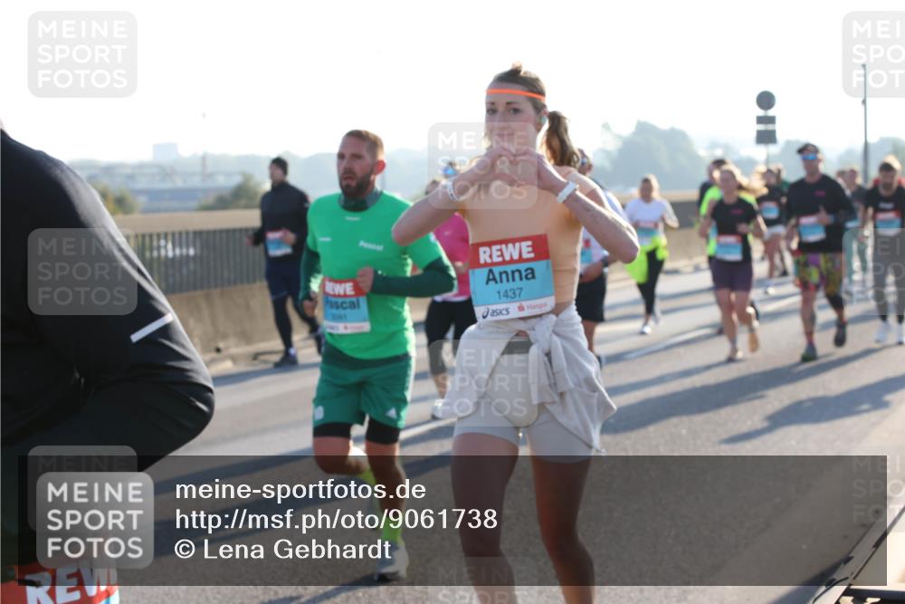 03.10.2025 - Köhlbrandbrückenlauf Lena Gebhardt http://msf.ph/oto/9061738 03.10.2025 09:19:54 Position 1 1437 meine-sportfotos.de