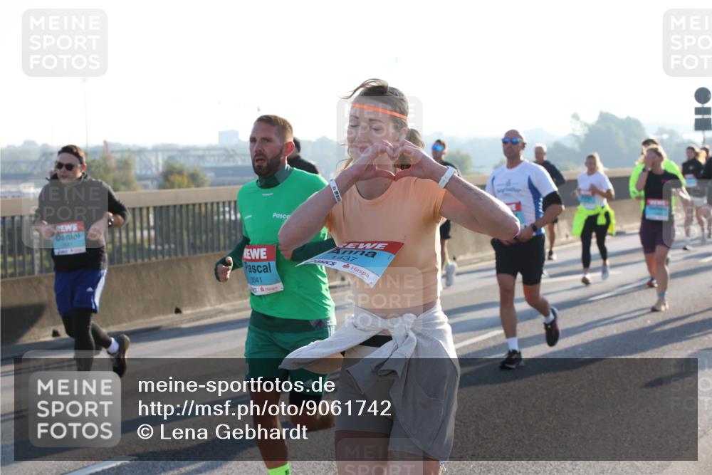 03.10.2025 - Köhlbrandbrückenlauf Lena Gebhardt http://msf.ph/oto/9061742 03.10.2025 09:19:54 Position 1 3041, 1437 meine-sportfotos.de