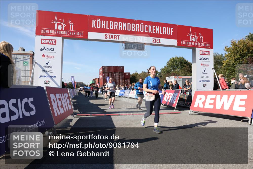 03.10.2025 - Köhlbrandbrückenlauf Lena Gebhardt http://msf.ph/oto/9061794 03.10.2025 13:11:34 Ziel 4158, 4315, 4325, 4427, 4501, 4538, 4617, 4777, 4782, 4799, 4845, 4999, 5145, 5794, 5939, 6028, 6217, 6218, 6517, 6563, 6680, 6689, 6690, 6691 meine-sportfotos.de