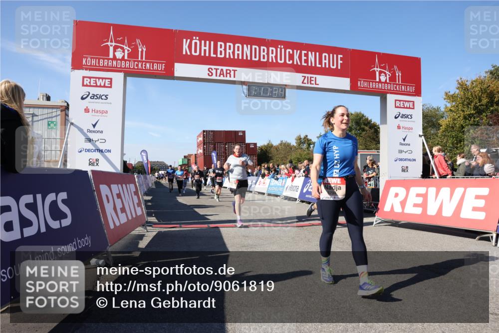 03.10.2025 - Köhlbrandbrückenlauf Lena Gebhardt http://msf.ph/oto/9061819 03.10.2025 13:11:34 Ziel 4158, 4315, 4325, 4427, 4501, 4538, 4617, 4777, 4782, 4799, 4845, 4999, 5145, 5794, 5939, 6028, 6217, 6218, 6517, 6563, 6680, 6689, 6690, 6691 meine-sportfotos.de