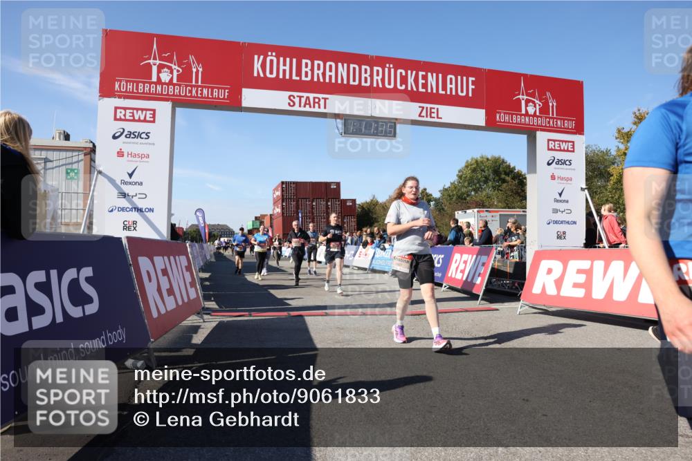 03.10.2025 - Köhlbrandbrückenlauf Lena Gebhardt http://msf.ph/oto/9061833 03.10.2025 13:11:35 Ziel 4158, 4315, 4325, 4427, 4501, 4538, 4617, 4777, 4782, 4799, 4845, 4999, 5145, 5794, 5939, 6028, 6217, 6218, 6517, 6563, 6680, 6689, 6690, 6691 meine-sportfotos.de