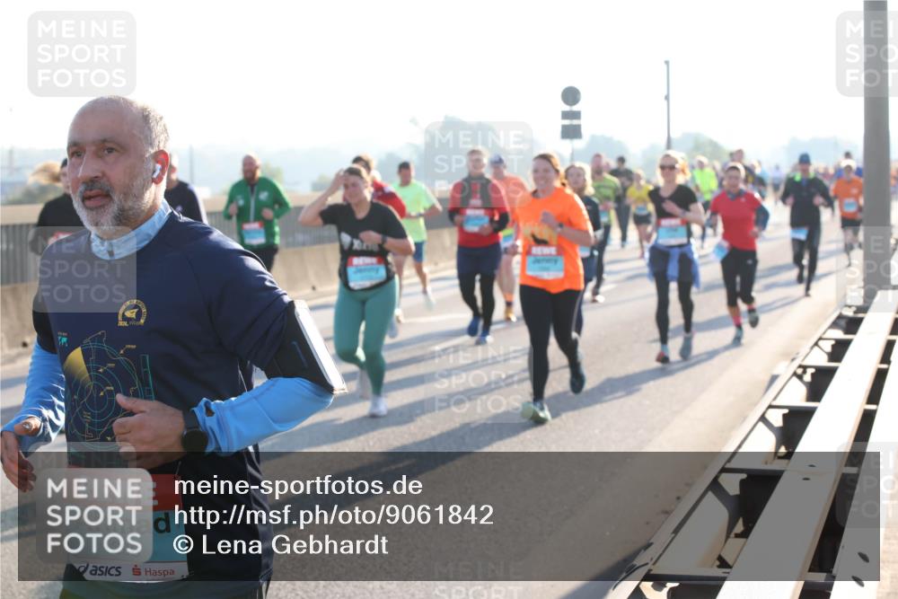 03.10.2025 - Köhlbrandbrückenlauf Lena Gebhardt http://msf.ph/oto/9061842 03.10.2025 09:19:58 Position 1 1296, 2024 meine-sportfotos.de