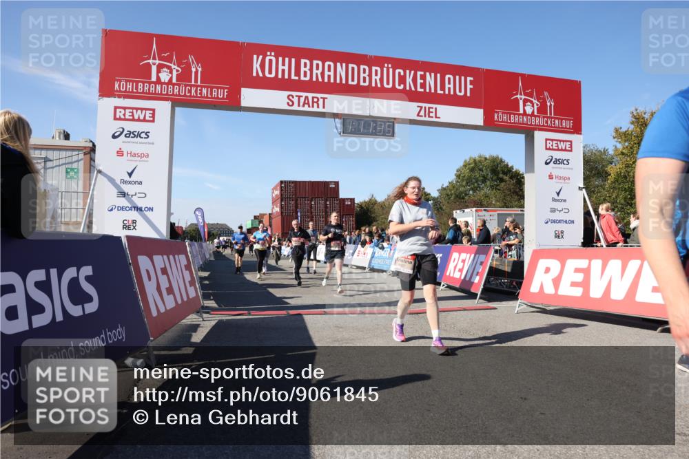 03.10.2025 - Köhlbrandbrückenlauf Lena Gebhardt http://msf.ph/oto/9061845 03.10.2025 13:11:35 Ziel 4158, 4315, 4325, 4427, 4501, 4538, 4617, 4777, 4782, 4799, 4845, 4999, 5145, 5794, 5939, 6028, 6217, 6218, 6517, 6563, 6680, 6689, 6690, 6691 meine-sportfotos.de