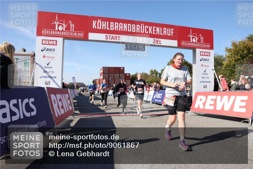 03.10.2025 - Köhlbrandbrückenlauf Lena Gebhardt http://msf.ph/oto/9061867 03.10.2025 13:11:37 Ziel 4158, 4315, 4325, 4427, 4501, 4538, 4568, 4617, 4736, 4777, 4782, 4799, 4845, 4999, 5145, 5794, 5866, 5869, 5937, 6028, 6217, 6218, 6517, 6563, 6680, 6689, 6690, 6691 meine-sportfotos.de