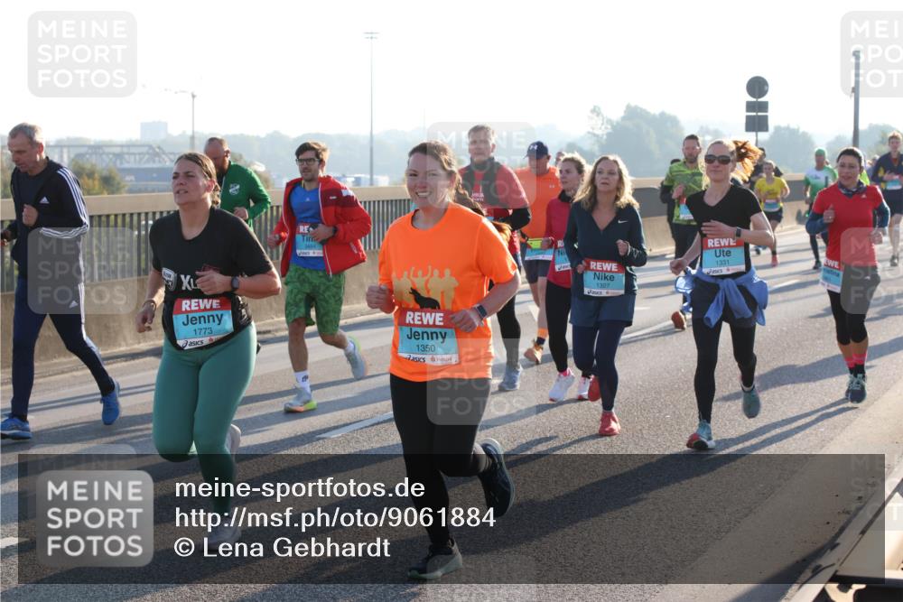 03.10.2025 - Köhlbrandbrückenlauf Lena Gebhardt http://msf.ph/oto/9061884 03.10.2025 09:20:00 Position 1 1773, 3484, 1350, 1327, 1331 meine-sportfotos.de