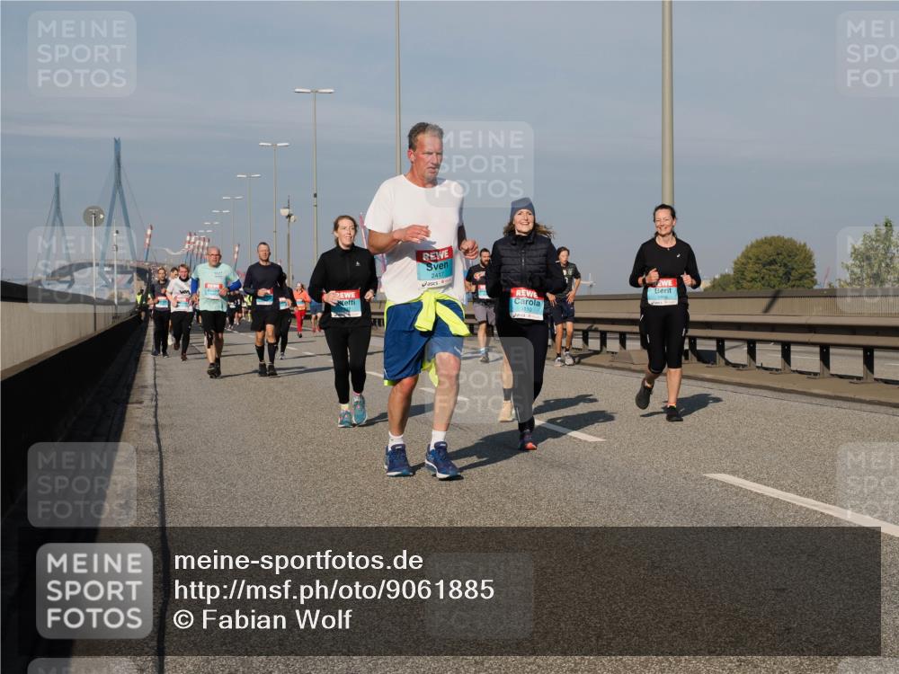 03.10.2025 - Köhlbrandbrückenlauf Fabian Wolf http://msf.ph/oto/9061885 03.10.2025 10:05:58 Position 3 2417, 3110, 1895 meine-sportfotos.de