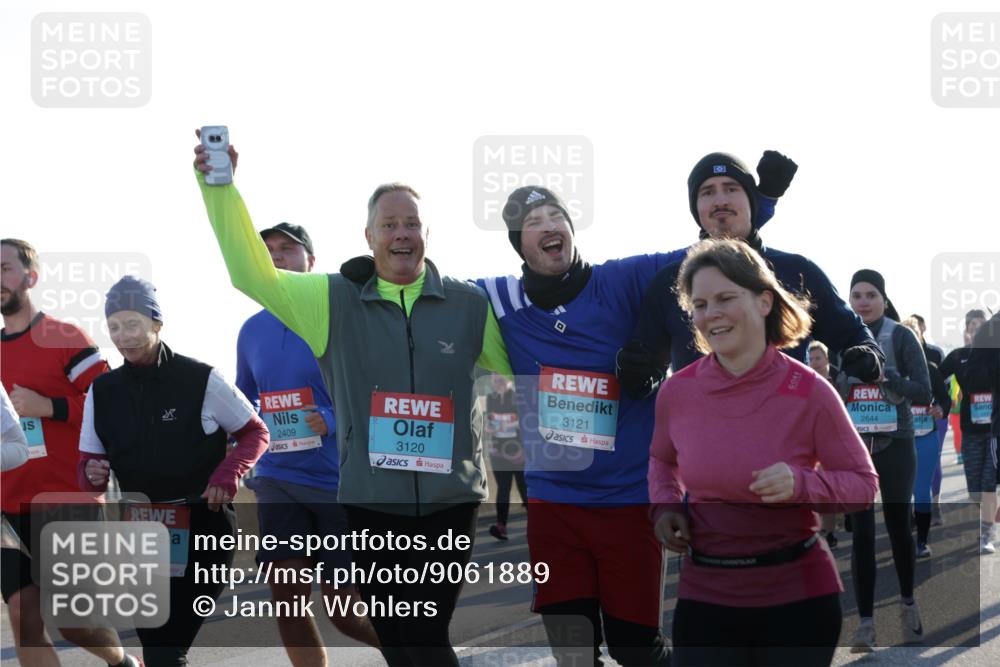 03.10.2025 - Köhlbrandbrückenlauf Jannik Wohlers http://msf.ph/oto/9061889 03.10.2025 09:23:20 Position 3 3001, 2409, 3120, 3121, 909, 2644 meine-sportfotos.de