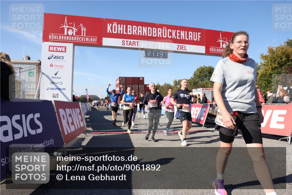 03.10.2025 - Köhlbrandbrückenlauf Lena Gebhardt http://msf.ph/oto/9061892 03.10.2025 13:11:38 Ziel 4158, 4178, 4315, 4325, 4353, 4354, 4427, 4501, 4538, 4568, 4617, 4736, 4777, 4782, 4799, 4845, 5145, 5794, 5866, 5869, 5937, 6217, 6218, 6517, 6563, 6680, 6689, 6690, 6691 meine-sportfotos.de