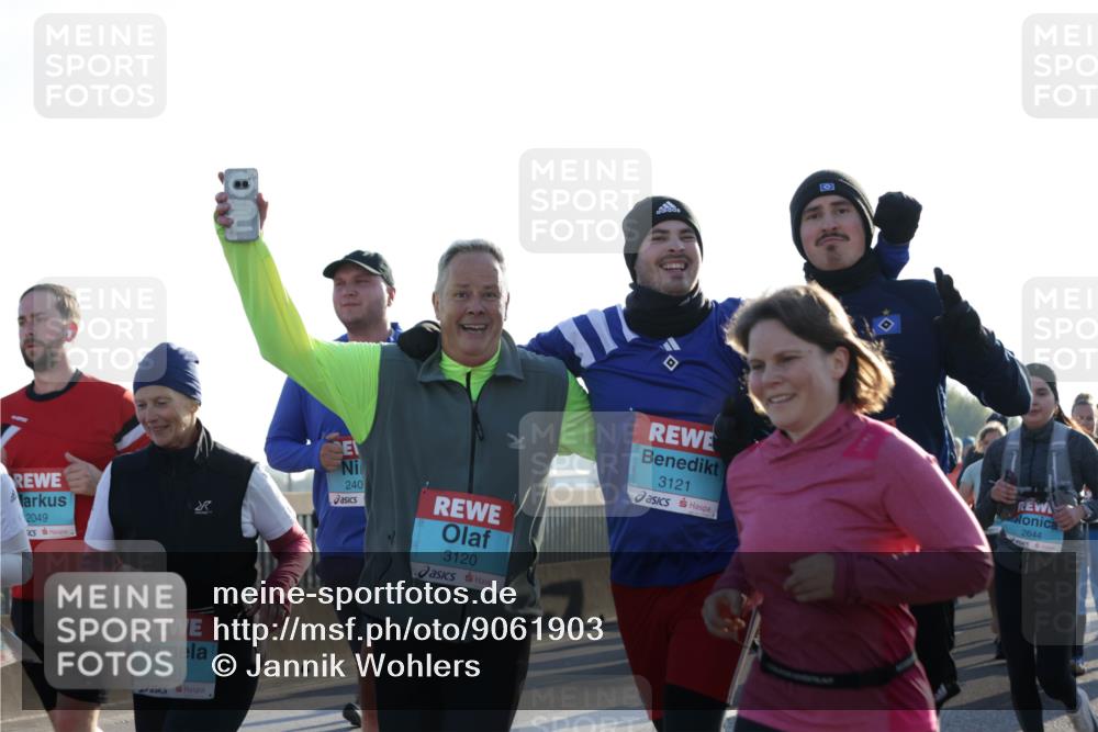 03.10.2025 - Köhlbrandbrückenlauf Jannik Wohlers http://msf.ph/oto/9061903 03.10.2025 09:23:20 Position 3 2049, 3001, 240, 3120, 3121, 2644 meine-sportfotos.de
