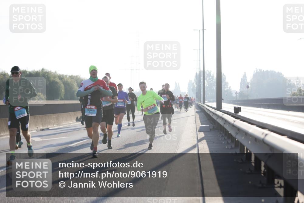 03.10.2025 - Köhlbrandbrückenlauf Jannik Wohlers http://msf.ph/oto/9061919 03.10.2025 09:15:16 Position 3 5, 7 meine-sportfotos.de