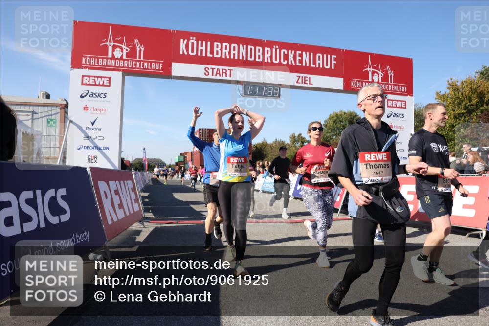 03.10.2025 - Köhlbrandbrückenlauf Lena Gebhardt http://msf.ph/oto/9061925 03.10.2025 13:11:39 Ziel 4158, 4178, 4353, 4354, 4427, 4501, 4538, 4568, 4617, 4736, 4777, 4782, 4799, 4845, 5145, 5794, 5866, 5869, 5937, 6217, 6218, 6517, 6563, 6689, 6690, 6691 meine-sportfotos.de