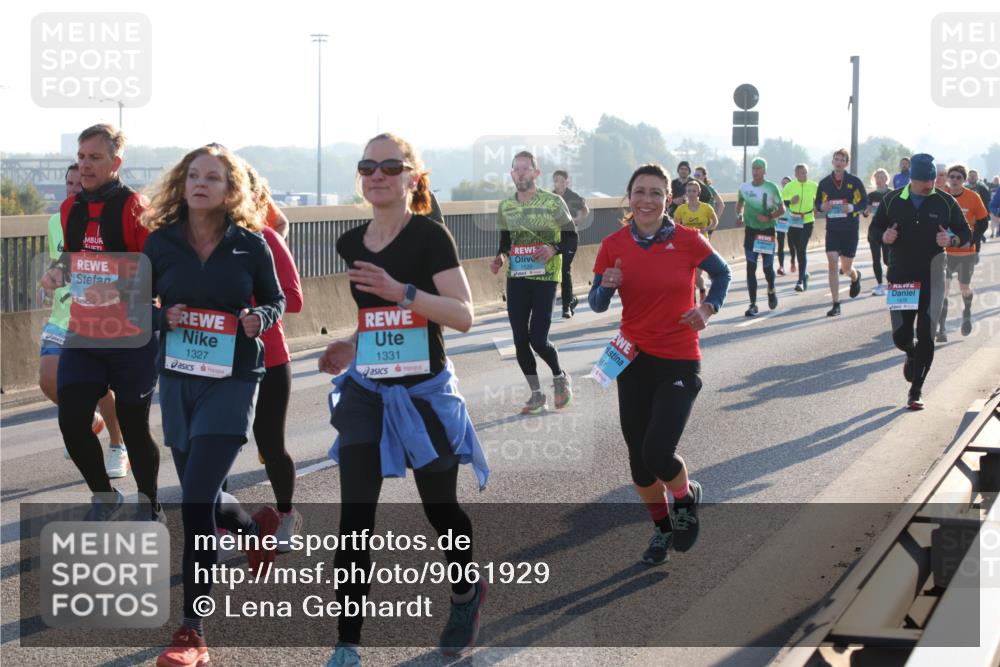 03.10.2025 - Köhlbrandbrückenlauf Lena Gebhardt http://msf.ph/oto/9061929 03.10.2025 09:20:01 Position 1 1327, 1331 meine-sportfotos.de