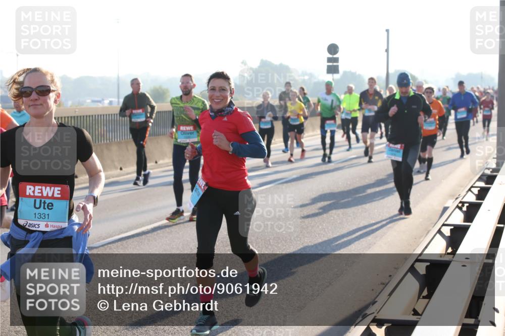 03.10.2025 - Köhlbrandbrückenlauf Lena Gebhardt http://msf.ph/oto/9061942 03.10.2025 09:20:02 Position 1 1331 meine-sportfotos.de