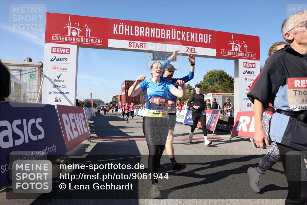 03.10.2025 - Köhlbrandbrückenlauf Lena Gebhardt http://msf.ph/oto/9061944 03.10.2025 13:11:40 Ziel 4158, 4178, 4353, 4354, 4427, 4501, 4538, 4568, 4617, 4736, 4777, 4782, 4799, 4845, 5794, 5866, 5869, 5937, 6217, 6218, 6517, 6563, 6622, 6689, 6690, 6691 meine-sportfotos.de