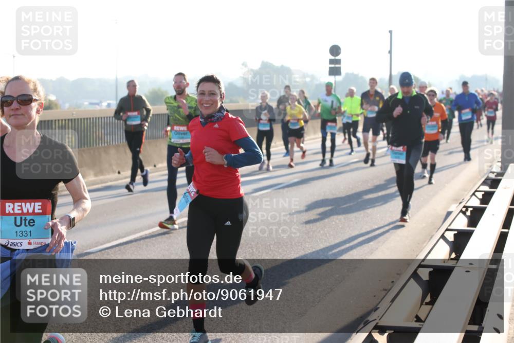 03.10.2025 - Köhlbrandbrückenlauf Lena Gebhardt http://msf.ph/oto/9061947 03.10.2025 09:20:02 Position 1 1331 meine-sportfotos.de