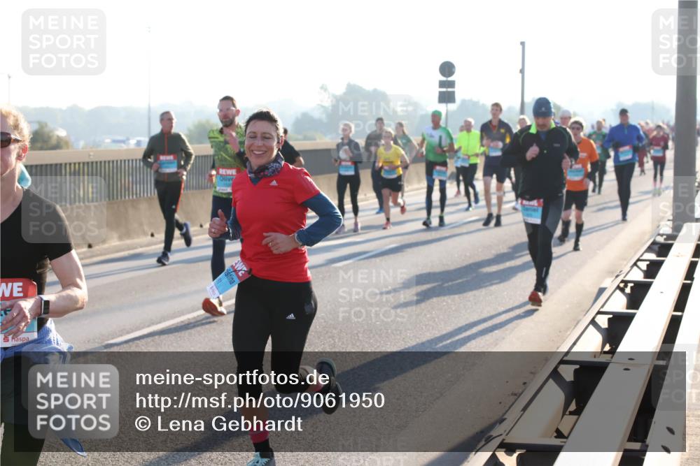 03.10.2025 - Köhlbrandbrückenlauf Lena Gebhardt http://msf.ph/oto/9061950 03.10.2025 09:20:02 Position 1  meine-sportfotos.de