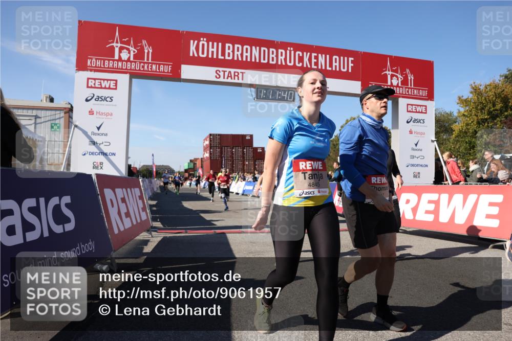 03.10.2025 - Köhlbrandbrückenlauf Lena Gebhardt http://msf.ph/oto/9061957 03.10.2025 13:11:40 Ziel 4158, 4178, 4353, 4354, 4427, 4501, 4538, 4568, 4617, 4736, 4777, 4782, 4799, 4845, 5794, 5866, 5869, 5937, 6217, 6218, 6517, 6563, 6622, 6689, 6690, 6691 meine-sportfotos.de