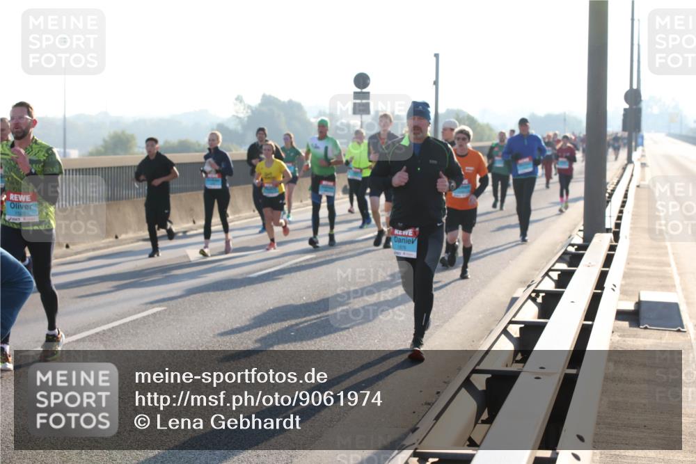 03.10.2025 - Köhlbrandbrückenlauf Lena Gebhardt http://msf.ph/oto/9061974 03.10.2025 09:20:03 Position 1 1520, 1876 meine-sportfotos.de